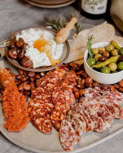 Comida de la montaña del restaurante Cúrate