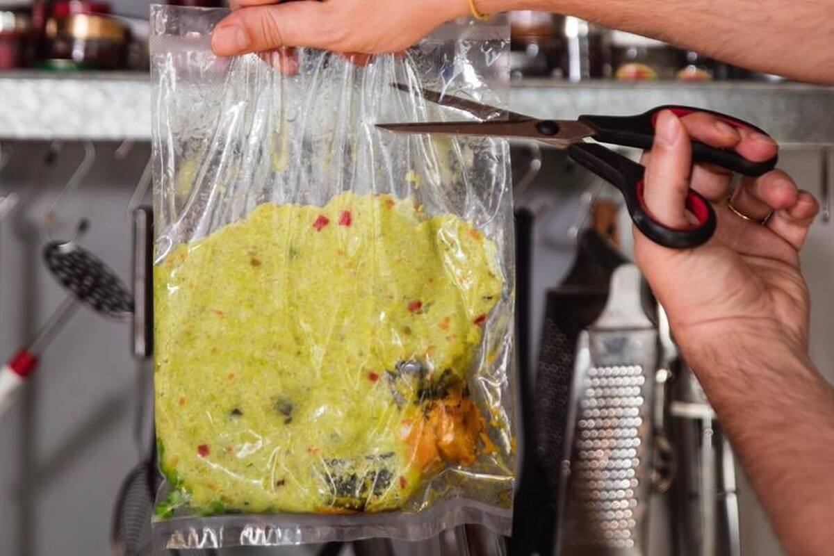 Comida sellada al vacío para enviar por delivery y preservar su higiene