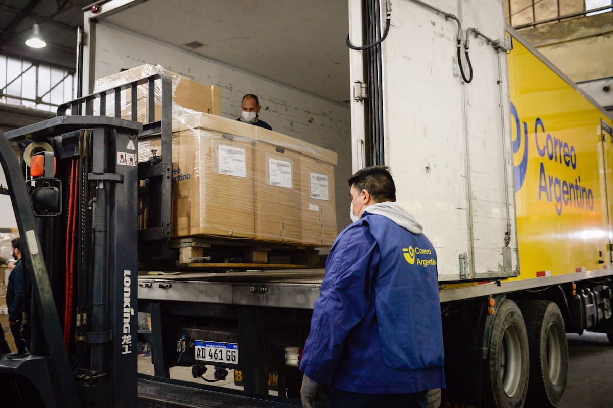 comienza el despliegue de urnas a los distintos establecimientos de votación de la Ciudad de Buenos Aires.