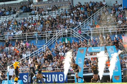 Comienza el show: los Jaguares a la cancha para jugar en Liniers; el rugby profesional instaló una nueva cultura y la convivencia con al amateurismo aún necesita ajustes