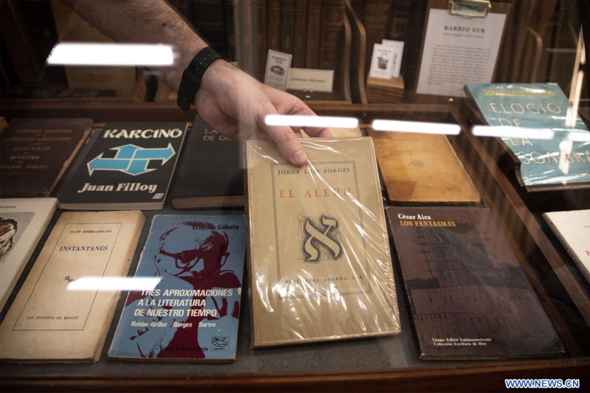 SE LANZA LA PRIMERA FERIA DEL LIBRO BORGEANO EN LA ANTIGUA BIBLIOTECA NACIONAL