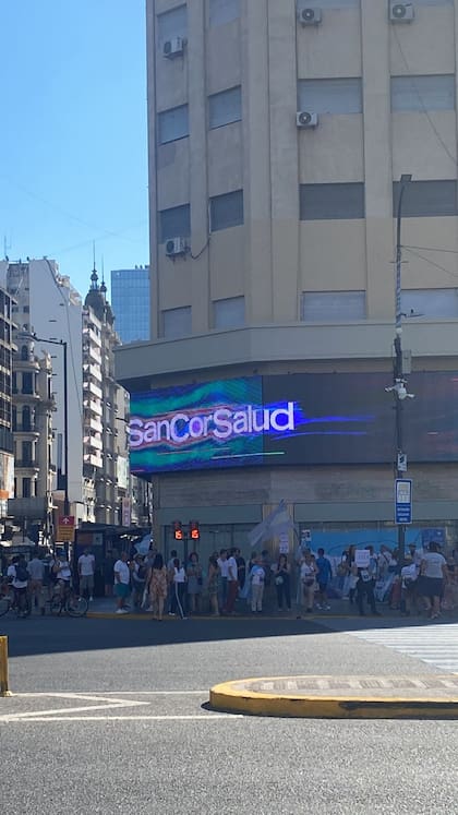 Comienzan a llegar los primeros manifestantes a la zona del Obelisco