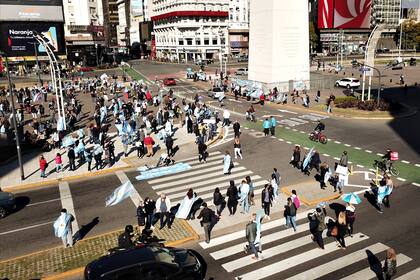 Comienzan a llegar manifestantes al Obelisco por la marcha del 19S