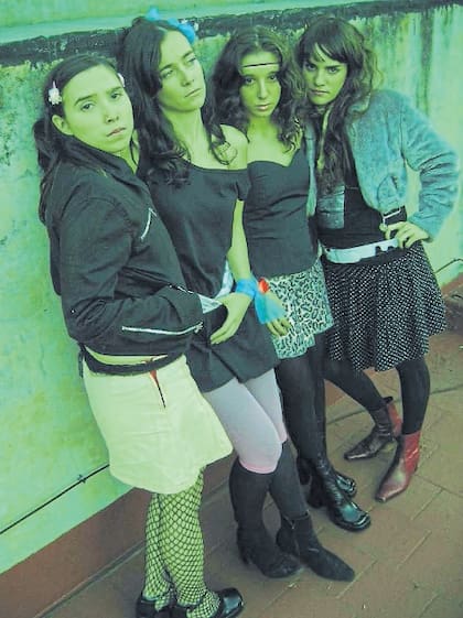 Laura Paredes, Elisa Carricajo, Valeria Correa y Pilar Gamboa en los inicios de Piel de Lava, cuando hacían la obra Colores verdaderos