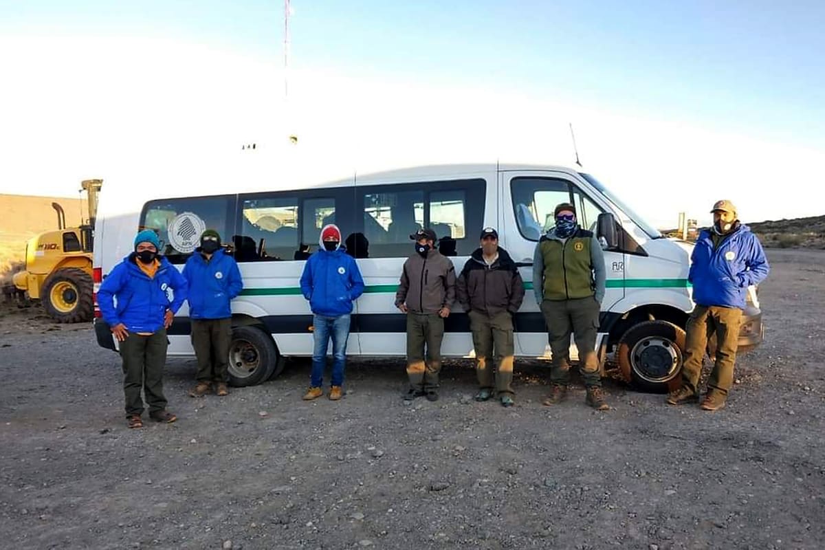 Comisión de 17 brigadistas del Parque Nacional Lanin que se dirigen a Córdoba