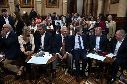 Comisión en el Senado para discutir el proyecto de ficha limpia.