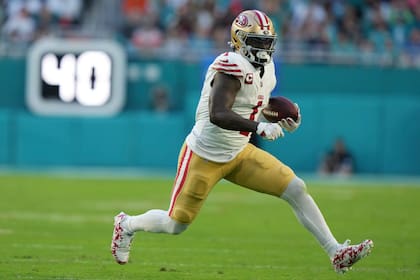 Commanders adquieren al receptor Deebo Samuel en canje con 49ers, dice fuente de AP