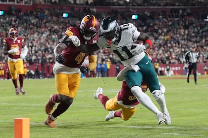 Commanders pelean más que nunca, pero no pueden evitar que los Eagles ganen