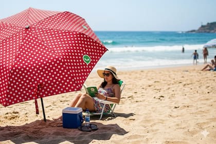 Cómo activar el "modo sombrilla a lunares" de WhatsApp