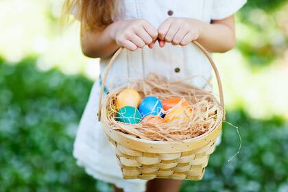 Cómo adornar los huevos para Pascua con chicos