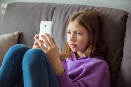 ¿Cómo afectan la tecnología digital y las redes sociales al cerebro de niños y adolescentes?