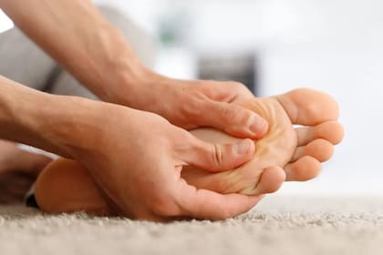 Cómo aliviar el dolor de pies con un producto disponible en todos los hogares