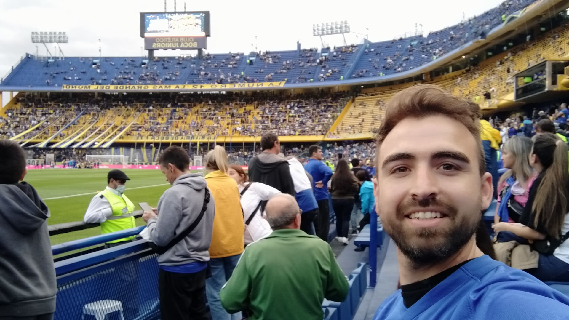 Como amante del fútbol, Imposible irse de Argentina sin haber pasado por La Bombonera: "La gente miraba el partido, yo miraba a la gente", recuerda