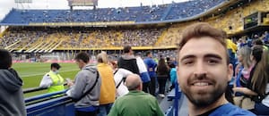 Es español, vive en Barcelona, y en 2022 cumplió el sueño de conocer Argentina