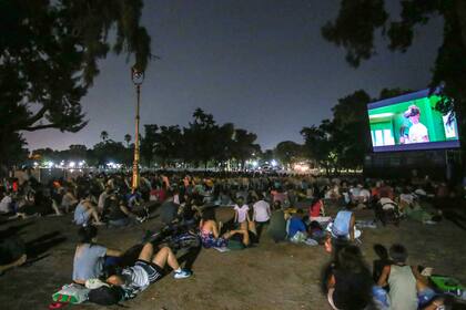 Como antes: Re loca y Jurassic World se verán en la gran pantalla al aire libre