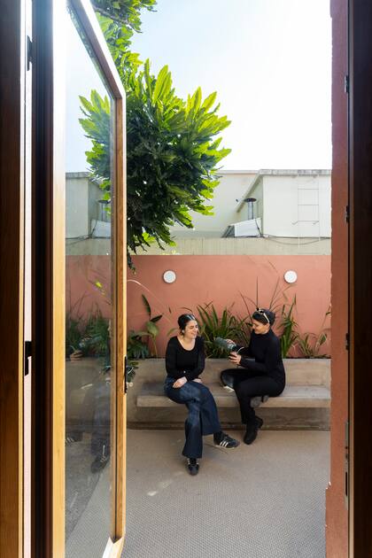 "Como arquitecta me ponía mucha presión a mí misma para que todo fuera impecable. Ahí jugó un rol fundamental María, mi socia, que no sólo me acompañó mucho, sino que me ayudó a tomar decisiones clave para que haya quedado como quedó”.