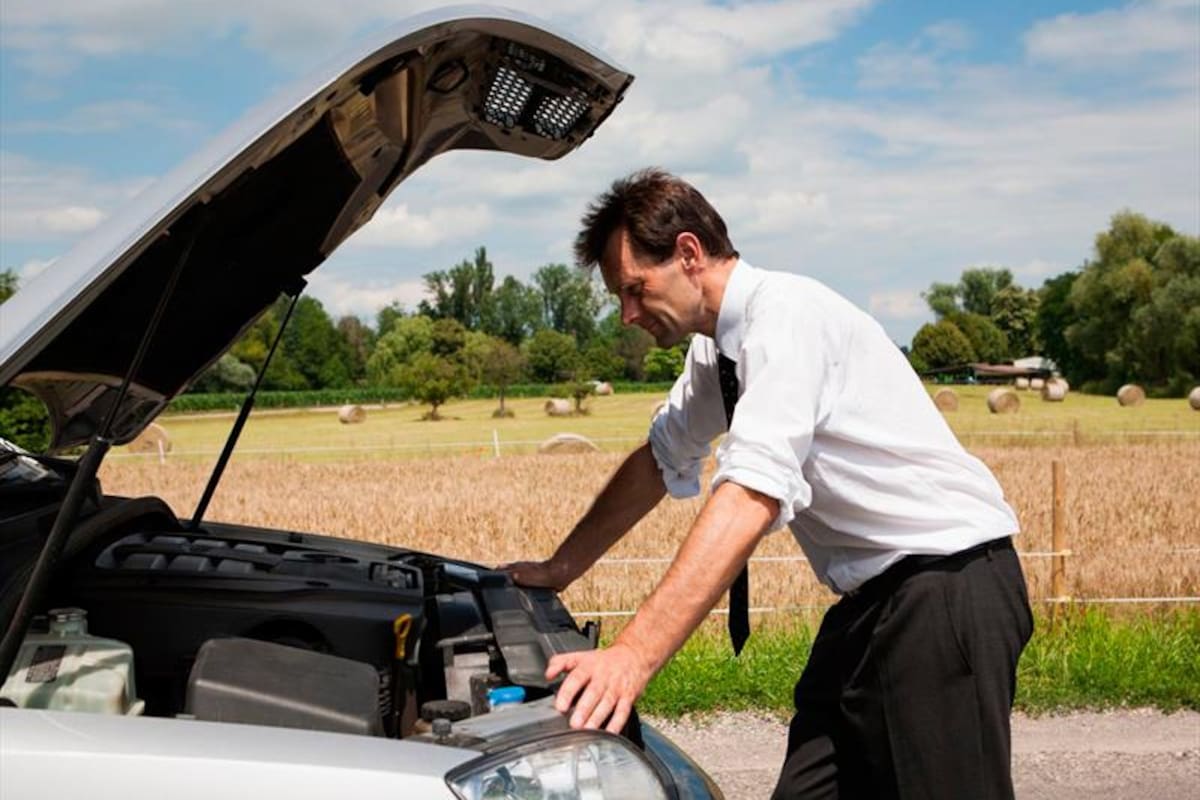Cómo arrancar un auto que no tiene batería
