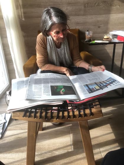 Como buena periodista, Ana sigue las noticias, tanto de la Argentina como de España