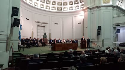 Como cada año, la ceremonia de entrega del Premio Maestro de la Medicina Argentina se realiza en la Academia Nacional de Medicina