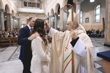 Como cardenal, el papa León XIV equilibró lo sacramental y lo personal en confirmación de jóvenes