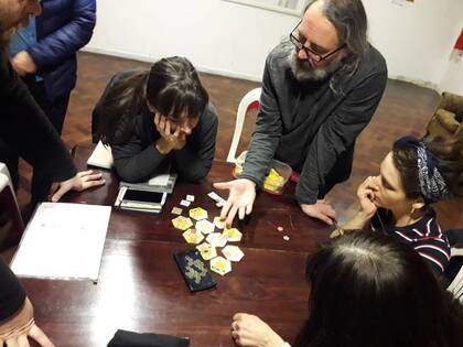 Cómo crear juegos de mesa, durante el taller