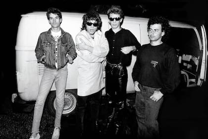Cómo cuatro chicos saltaron en solo una década del garaje de Devoto a grabar un disco en Memphis y de los pubs al estadio de River, para recibir, exactamente 25 años atrás, la bendición de la banda de Mick Jagger y Keith Richards
