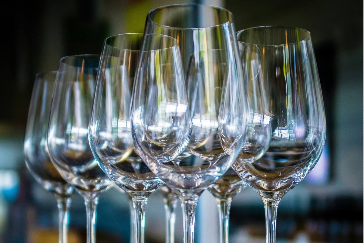 Cómo dejar relucientes las copas de cristal