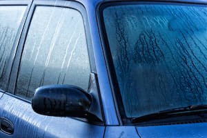 El truco oculto para desempañar el vidrio del auto