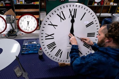 Cómo el adelantar el reloj por el horario de verano podría afectar su salud