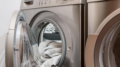 Cómo eliminar el olor a humedad de la ropa