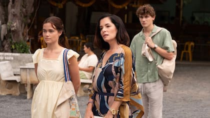 Como en las temporadas anteriores, son tres los grupos que arriban y tres las líneas narrativas que se van a ir enredando a lo largo del relato