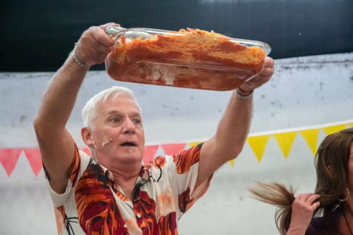 Como en Los Campanelli, pero en vivo: el "Tío Beto", una estrella de la familia Muscari y el encargado de preparar las pastas para el público