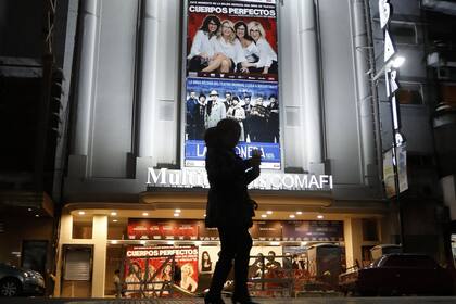 Como en un acto de resistencia frente a la crisis, Carlos y Tomás Rottemberg inauguran el Multitabarís Comafi, que, en pocos días, volverá a funcionar, pero con tres rutilantes salas