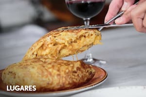 Como entrada o plato principal, la tortilla no pierde vigencia en el menú local.