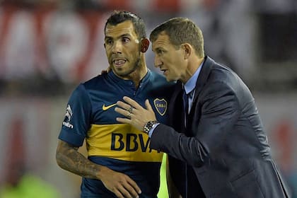 Como entrenador, Arruabarrena condujo a Boca en 75 partidos, de los cuales ganó 47, empató 13 y perdió 15