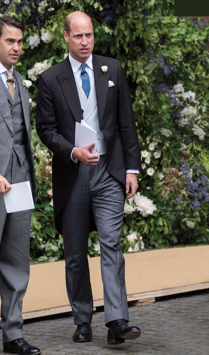 Como era de esperar, el príncipe de Gales fue a la boda de su íntimo amigo sin Kate, su mujer.