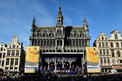 Como es habitual, la partida no será en Francia; la presentación tuvo lugar en la Gran Plaza, de Bruselas, donde este sábado se realizará el primer tramo de la carrera más importante del mundo.