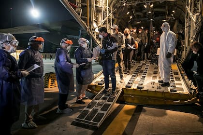 Estrella Herrera y su proyecto de pandemia: retratar a los repatriados en el Hércules.