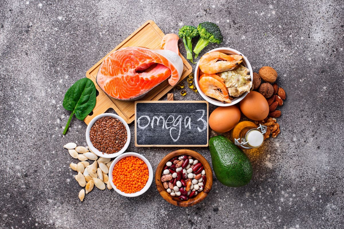 Como es liposoluble, el Omega-3 se absorbe mejor cuando se ingiere junto con comidas que contengan grasas saludables