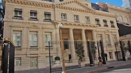 Cómo es el Palacio Duhau, el lujoso hotel en que se hospeda Lenny kravitz