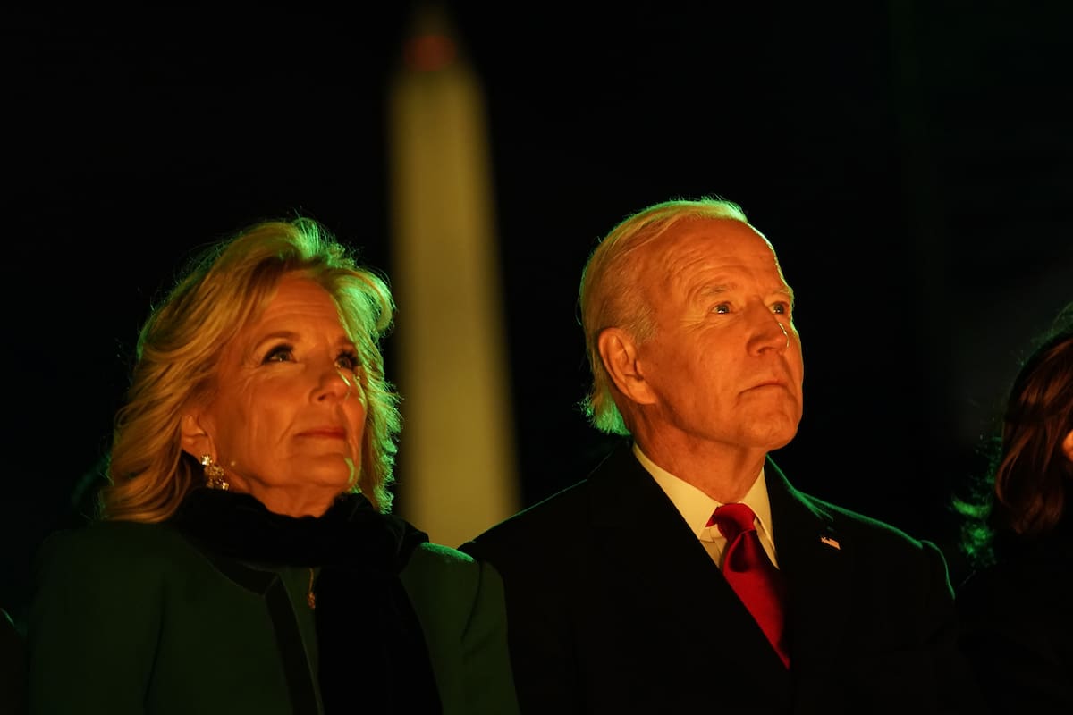 Como es tradición en EE.UU., la primera dama Jill Biden adornó la Casa Blanca para Navidad
