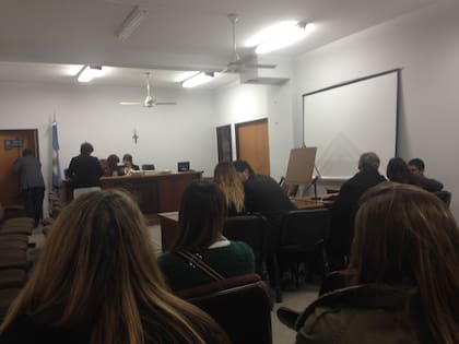 Cómo es un juicio por jurados analizado desde la comunicación no verbal