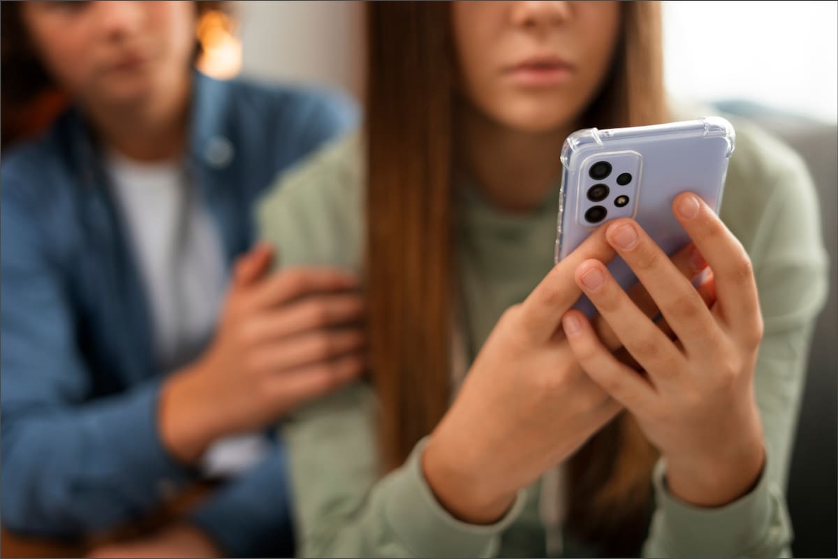 Cómo esconder chats de WhatsApp