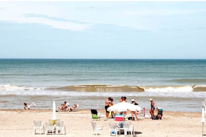 Se estima que el fin de semana la temperatura promedio sea de 24.05°C en la costa argentina