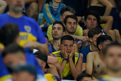 Como estos hinchas, decenas de miles: la gente de Boca terminó decepcionada por el desenlace de la final de Copa Libertadores contra Fluminense.