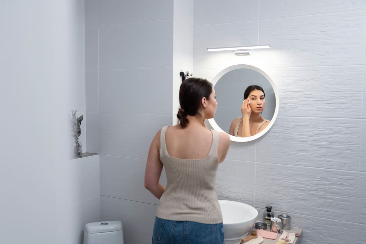 Cómo evitar que el espejo del baño se empañe: el truco del jabón que dura meses