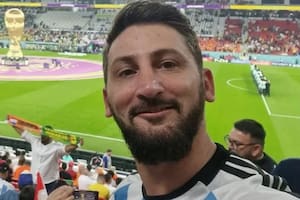 Cómo fue la historia de Juan Tomás Martín, el rosarino que exprimió al máximo su parecido a Leo Messi (Foto/Instagram: @medicenmessi_)