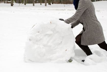 Cómo funcionan los métodos "avalancha" y "bola de nieve" para pagar tus deudas
