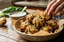 7 recetas de buñuelos salados: fáciles y listos en pocos minutos; para hacer con lo que tenés en la heladera