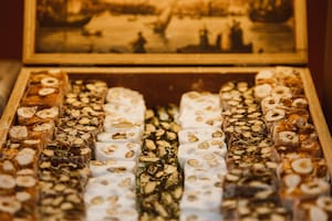 Cómo hacer el típico turrón español para Navidad